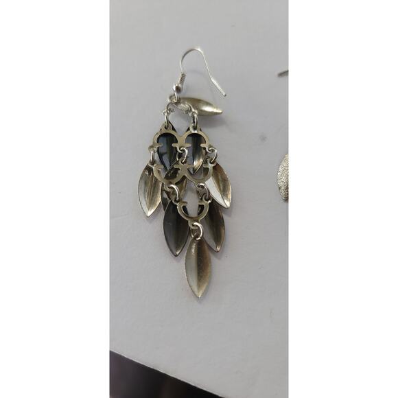 Vintage Silver-Tone Leaf Dangle Earrings - Elegant Retro Charm - Picture 6 of 12